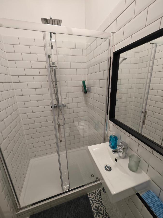 2 Bedroom 2 Bathroom Apartment In Old St - Shoreditch - Zone 1 London Eksteriør bilde