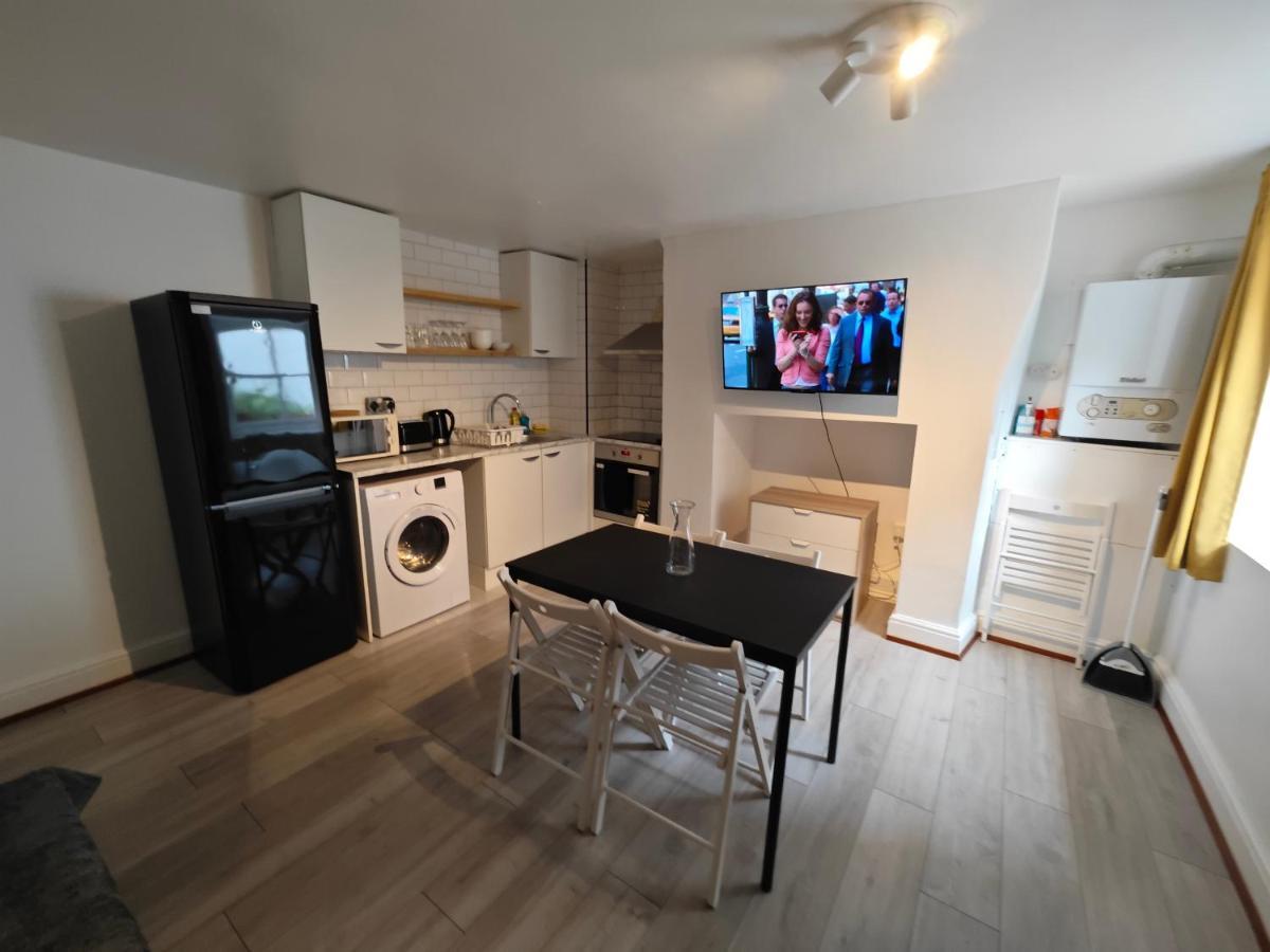 2 Bedroom 2 Bathroom Apartment In Old St - Shoreditch - Zone 1 London Eksteriør bilde